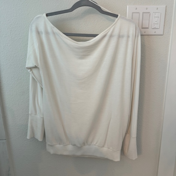 Lulu’s White Off the Shoulder Top- M - Picture 6 of 8